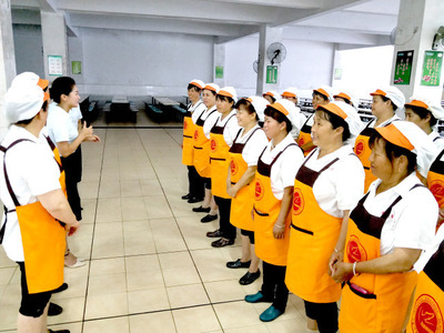 【校园活动】食堂精细化|服务要先行--武冈市展辉学校食堂员工培训之礼仪篇