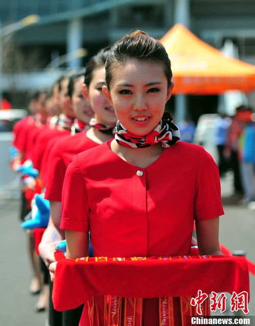 全运会甜美礼仪 颁奖台上的“招牌笑容”